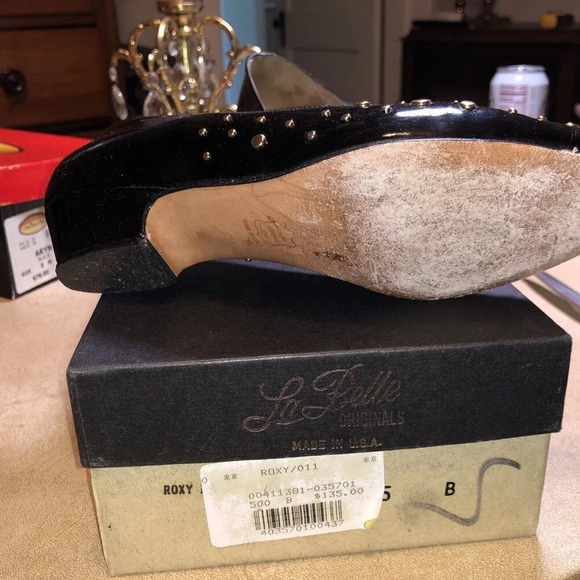 La Belle Original sz 5 B Black Leatherette Gold Accents - Picture 5 of 6